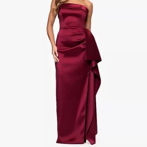 Elegant Burgundy Strapless Evening Gown